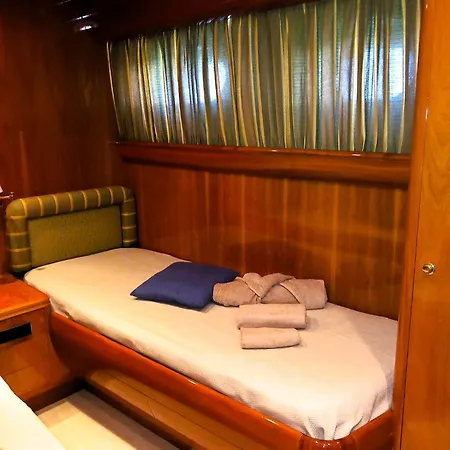 Imbarcazione Luxury Canados 86 Fly *