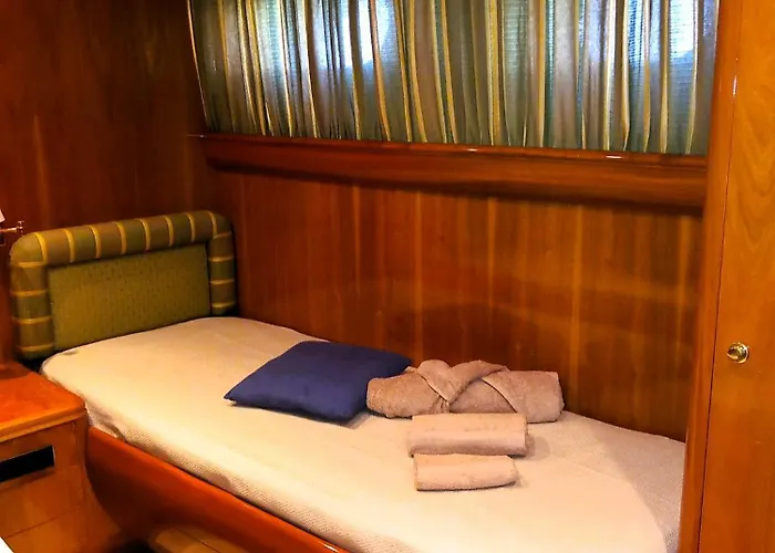 Imbarcazione Luxury Canados 86 Fly *