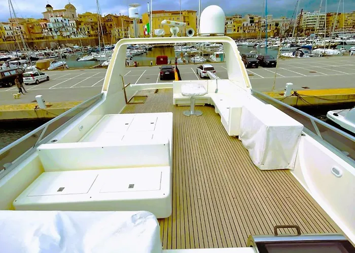 Botel Imbarcazione Luxury Canados 86 Fly Salerno